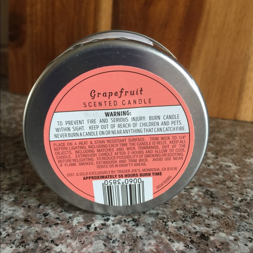 NEW Trader Joe’s Grapefruit Scented Candle 5.7 oz - Picture 3 of 5